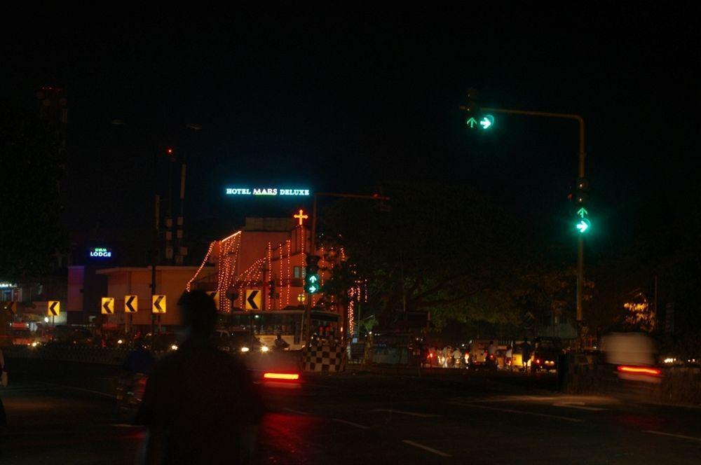 Deluxe Hotel Chennai Exteriör bild
