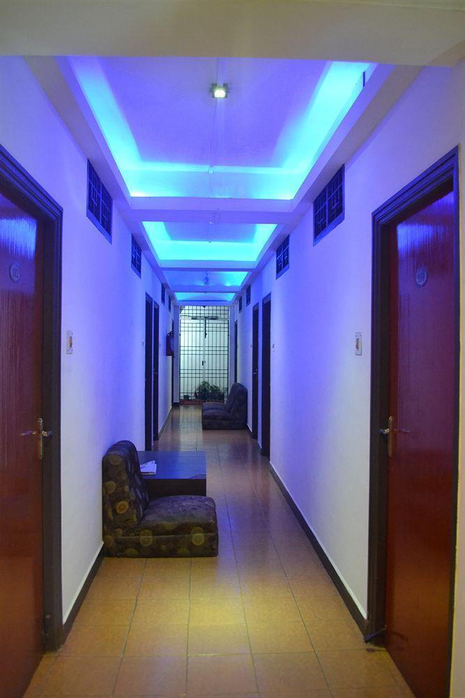 Deluxe Hotel Chennai Exteriör bild