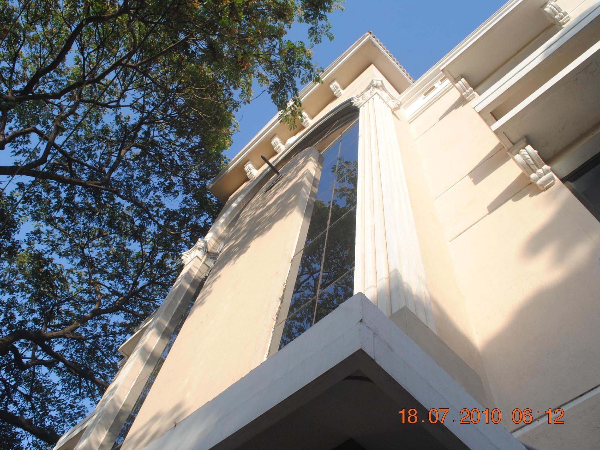 Deluxe Hotel Chennai Exteriör bild