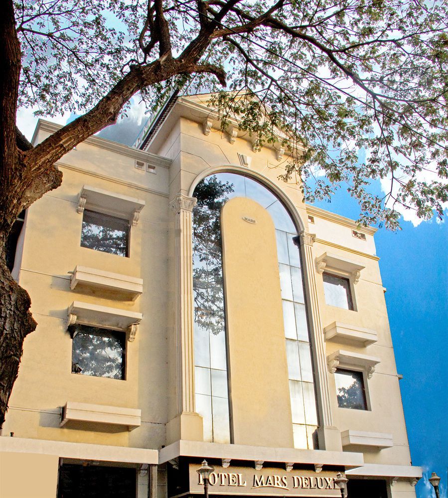Deluxe Hotel Chennai Exteriör bild
