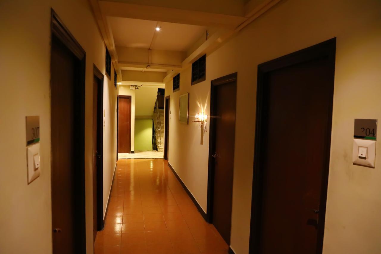 Deluxe Hotel Chennai Exteriör bild
