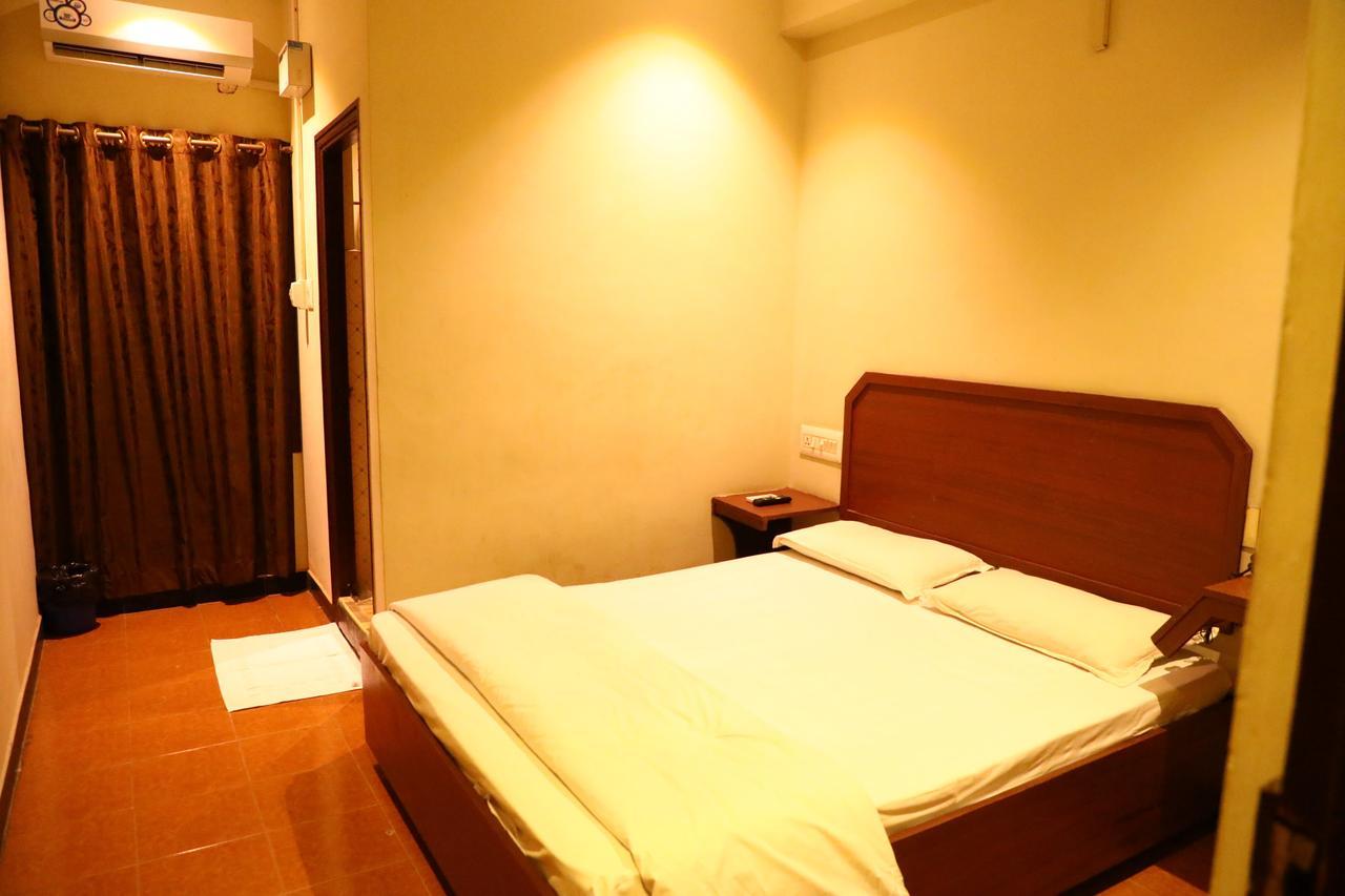 Deluxe Hotel Chennai Exteriör bild