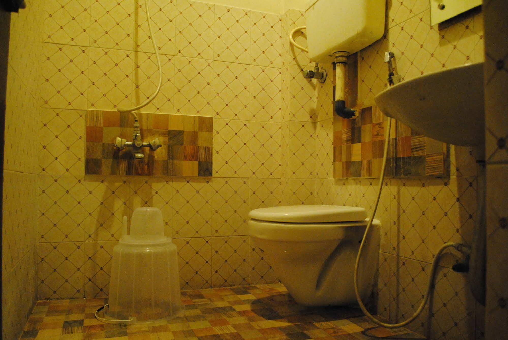 Deluxe Hotel Chennai Exteriör bild