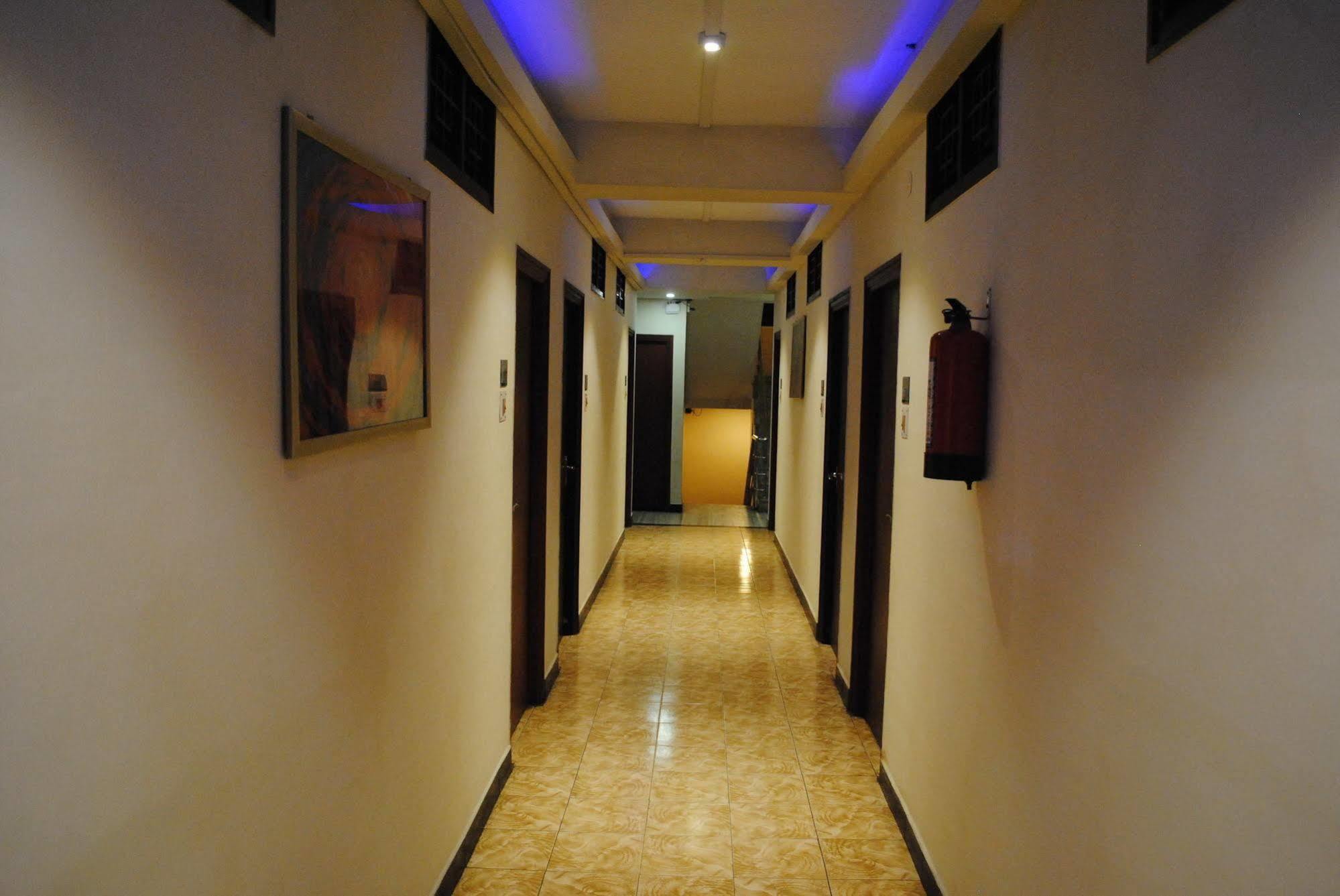 Deluxe Hotel Chennai Exteriör bild