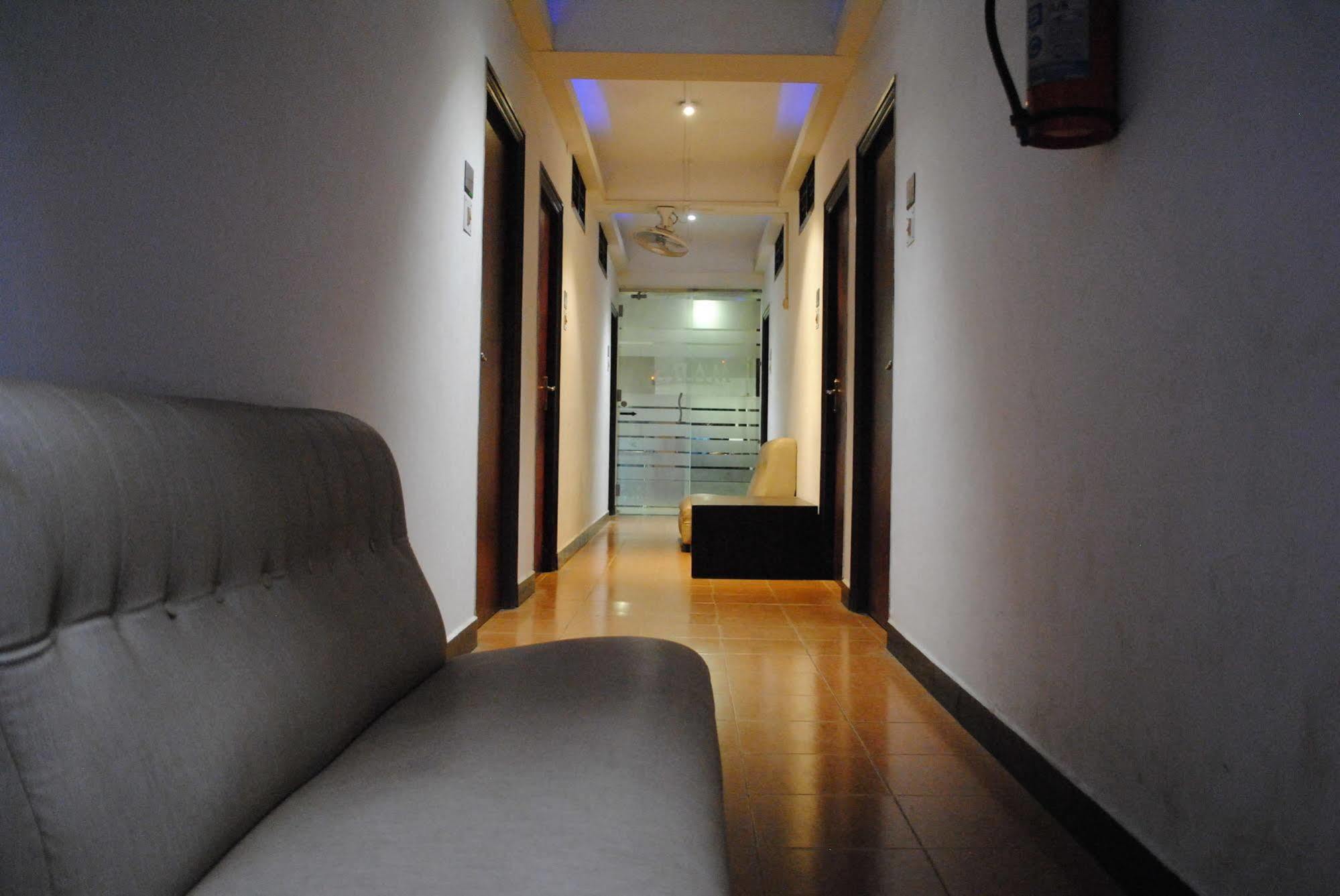 Deluxe Hotel Chennai Exteriör bild