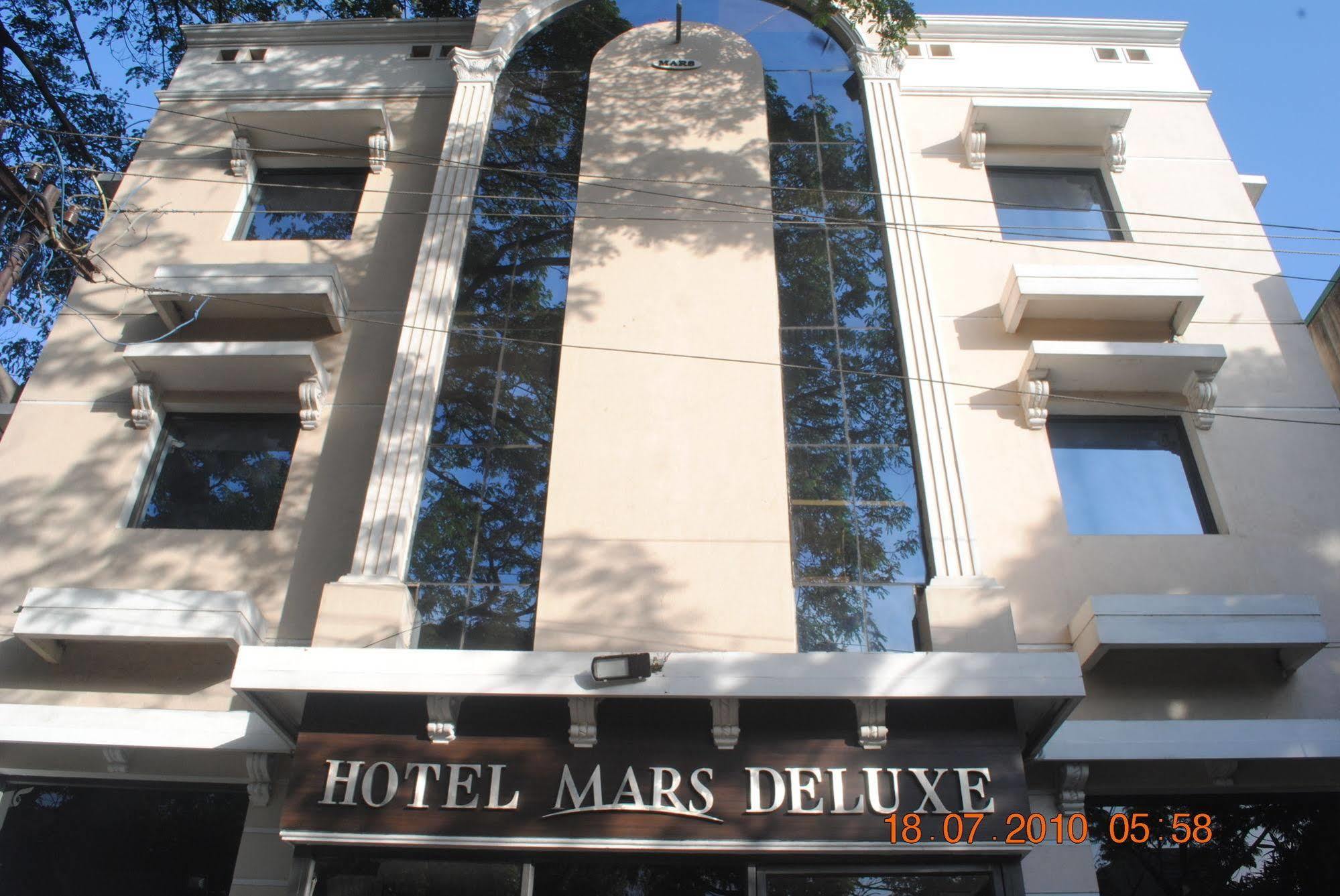Deluxe Hotel Chennai Exteriör bild