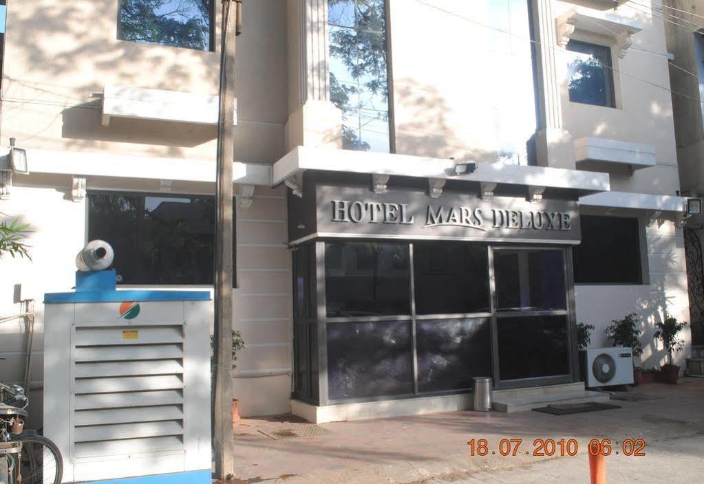 Deluxe Hotel Chennai Exteriör bild