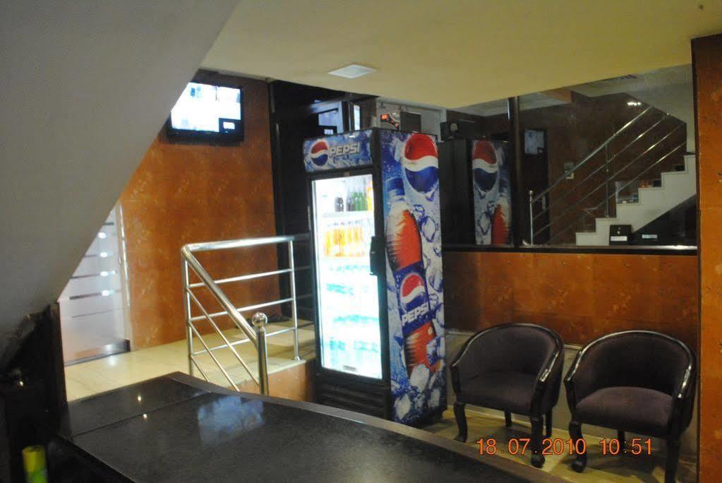 Deluxe Hotel Chennai Exteriör bild