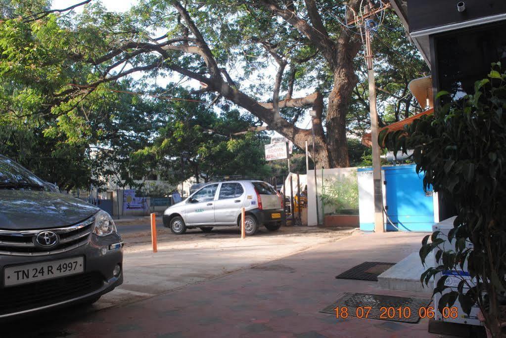 Deluxe Hotel Chennai Exteriör bild